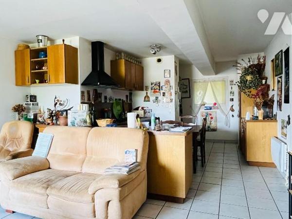 A vendre au coeur du centre-ville de Saint-Lô, à proximité immédiate de toutes commodités, du m...