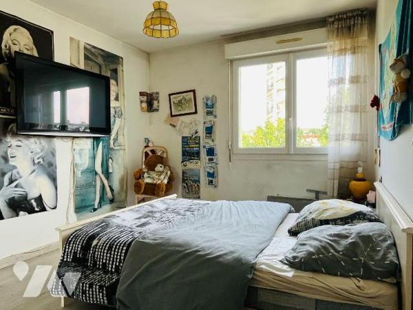 A vendre au coeur du centre-ville de Saint-Lô, à proximité immédiate de toutes commodités, du m...