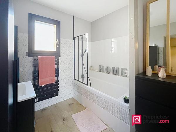 Marsilly - Maison familiale de plain pied de 131m2 sur parcelle de 1000m2 - Piscine - 2 Garages