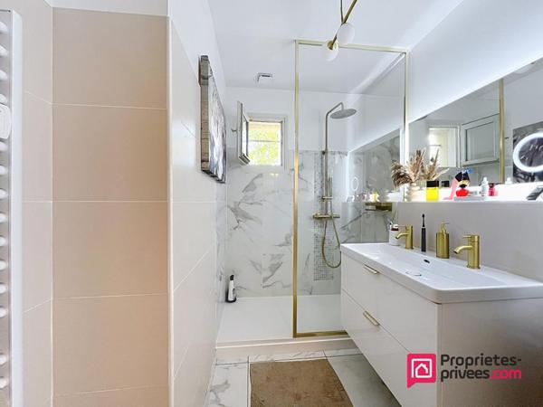 Marsilly - Maison familiale de plain pied de 131m2 sur parcelle de 1000m2 - Piscine - 2 Garages