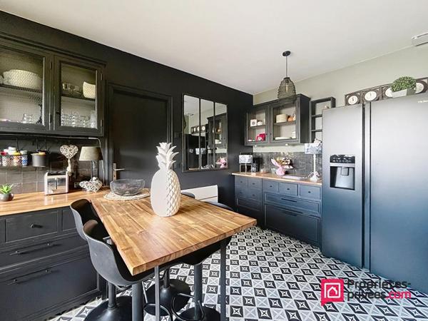 Marsilly - Maison familiale de plain pied de 131m2 sur parcelle de 1000m2 - Piscine - 2 Garages