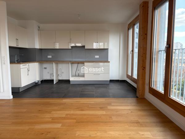 Location Appartement 5 pièces 103.8 m² - Paris 75018