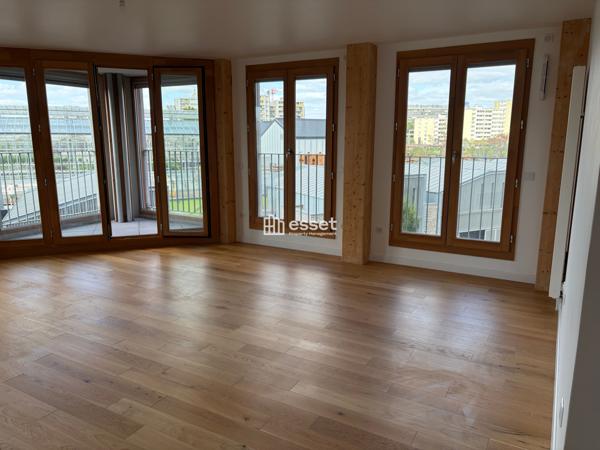 Location Appartement 5 pièces 103.8 m² - Paris 75018
