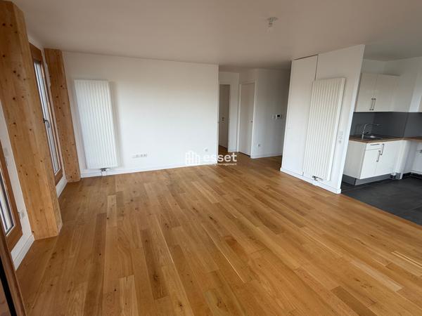 Location Appartement 5 pièces 103.8 m² - Paris 75018