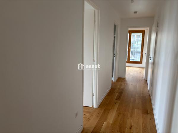 Location Appartement 5 pièces 103.8 m² - Paris 75018