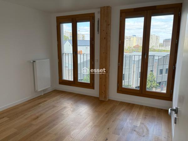 Location Appartement 5 pièces 103.8 m² - Paris 75018