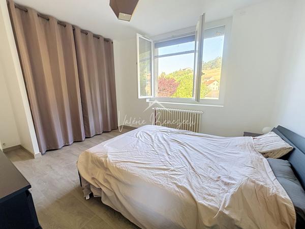 Appartement T4 rénové avec terrasse et garage