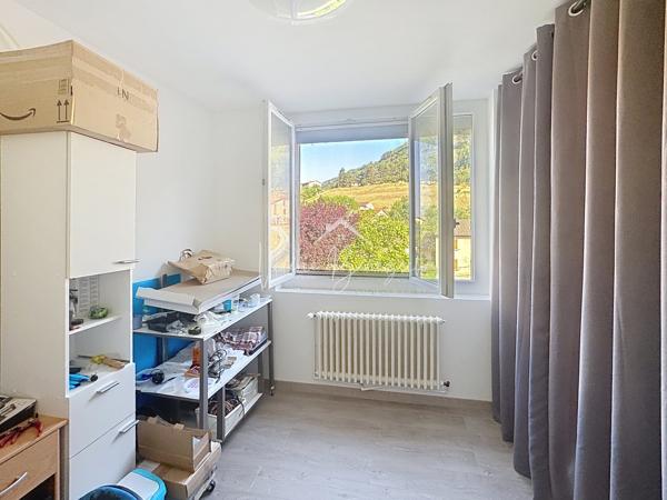 Appartement T4 rénové avec terrasse et garage