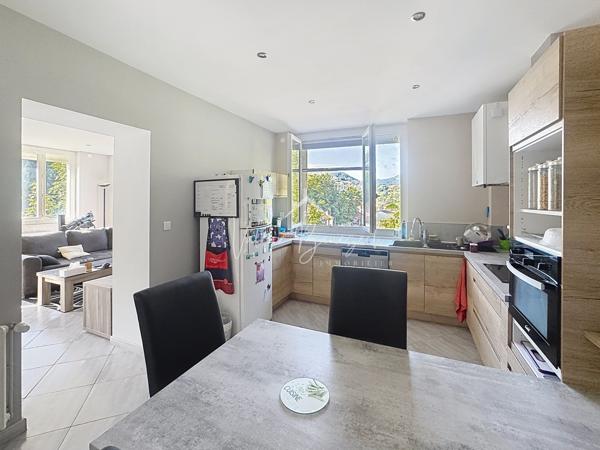 Appartement T4 rénové avec terrasse et garage