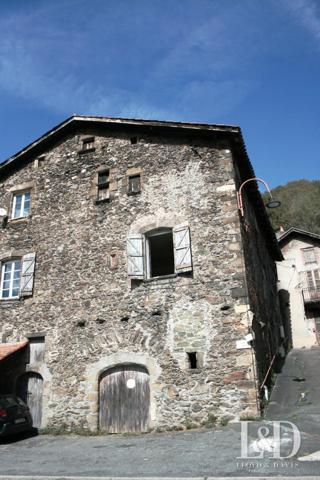 Magnifique Maison Médiévale avec Vue Imprenable sur la Vallée du Lot à Lévinhac-Le-Haut