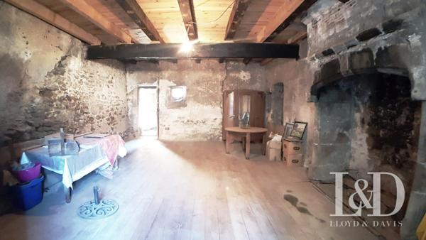 Magnifique Maison Médiévale avec Vue Imprenable sur la Vallée du Lot à Lévinhac-Le-Haut