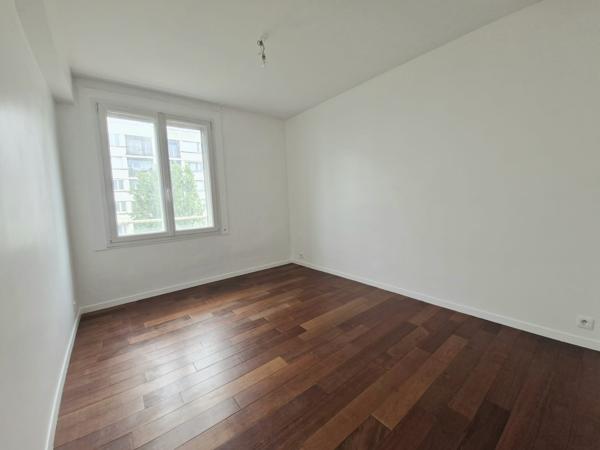 Appartement
         3 pièces
        - 80 m² Exclusivité 289 000 € *