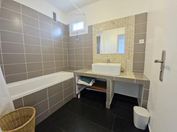 Appartement
         3 pièces
        - 80 m² Exclusivité 289 000 € *