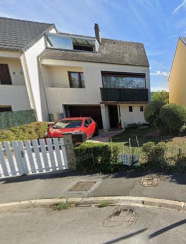 Maison
         5 pièces
        - 89 m² 319 500 € *