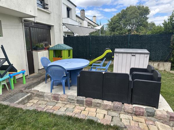 Maison
         5 pièces
        - 89 m² 319 500 € *