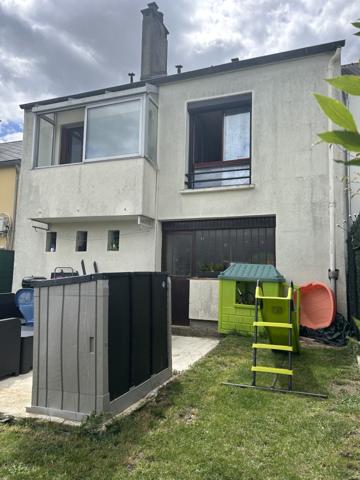 Maison
         5 pièces
        - 89 m² 319 500 € *