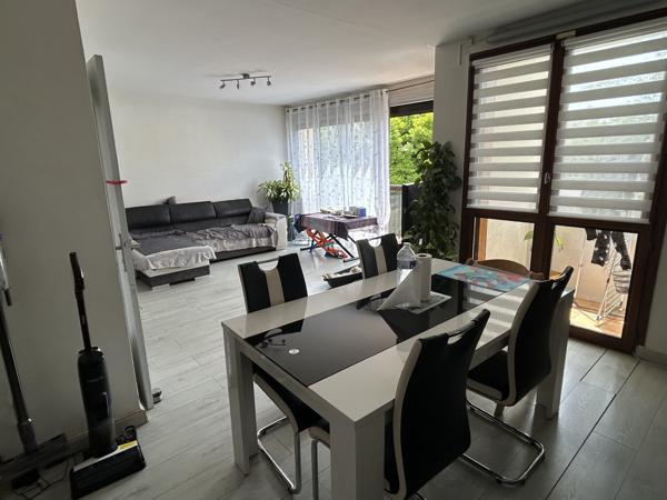 Maison
         5 pièces
        - 89 m² 319 500 € *