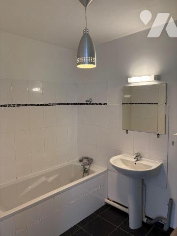 APPARTEMENT VENDU LOUE 
Dans une résidence de 2010, au rez-de-chaussée un appartement de trois...