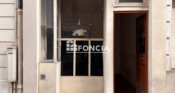 Location Local commercial 3 pièces 34.9 m² - Paris 75017