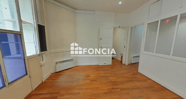 Location Local commercial 3 pièces 34.9 m² - Paris 75017