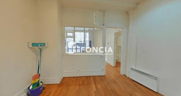 Location Local commercial 3 pièces 34.9 m² - Paris 75017