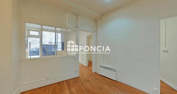 Location Local commercial 3 pièces 34.9 m² - Paris 75017