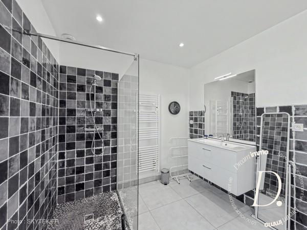 Maison contemporaine avec cadre de vie confortable et sans contrainte