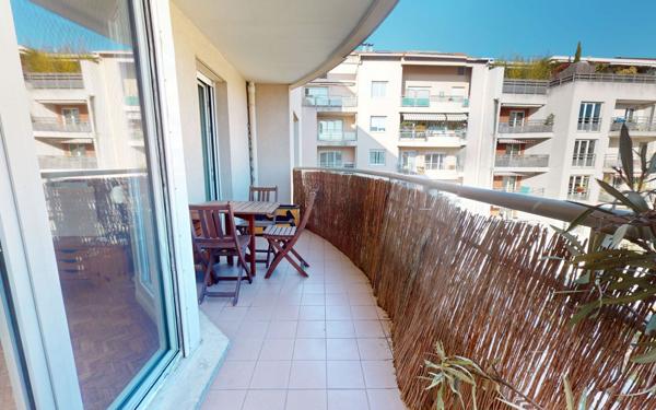 Appartement à vendre    2 pièces • 47 m2 Lyon 3