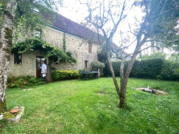 À Vendre : Charmante Maison Briarde au Coeur de la Campagne : Allure Authentique et Cadre Bucolique
