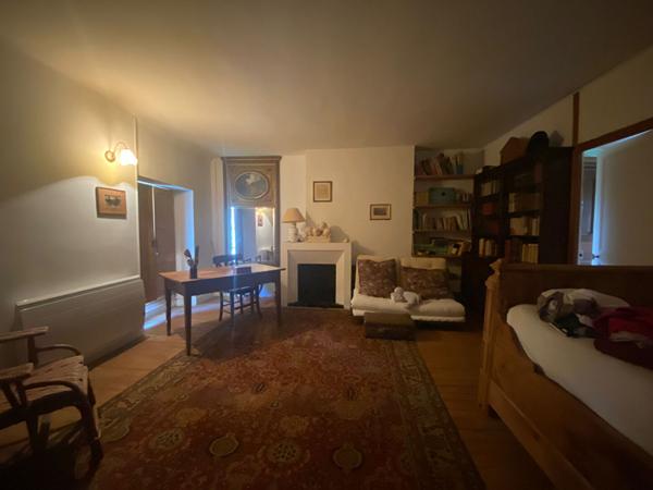 À Vendre : Charmante Maison Briarde au Coeur de la Campagne : Allure Authentique et Cadre Bucolique