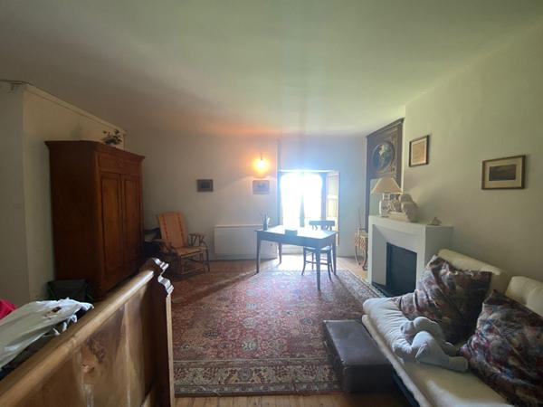 À Vendre : Charmante Maison Briarde au Coeur de la Campagne : Allure Authentique et Cadre Bucolique