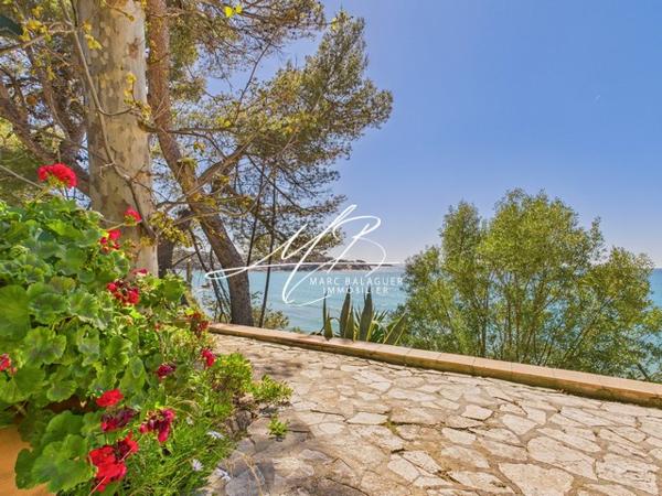 Sanary-sur-Mer (83110) PROPRIÉTÉ BANDOL SANARY - 237 m² - 7 Pièces - 5 Chambres