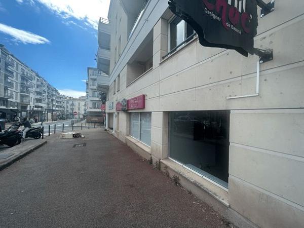 Location Local commercial 3 pièces 121.21 m² - 7,9 BD DUGOMMIER3,5 RUE ALGER Antibes 06600