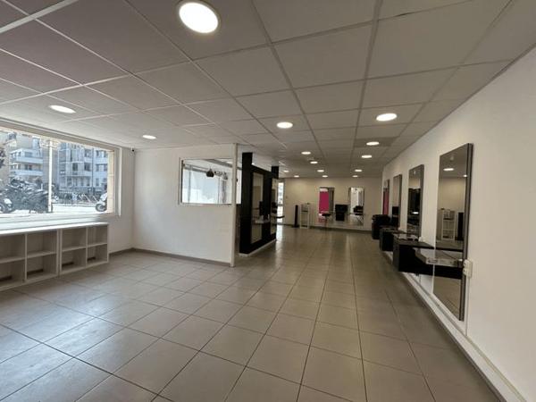 Location Local commercial 3 pièces 121.21 m² - 7,9 BD DUGOMMIER3,5 RUE ALGER Antibes 06600