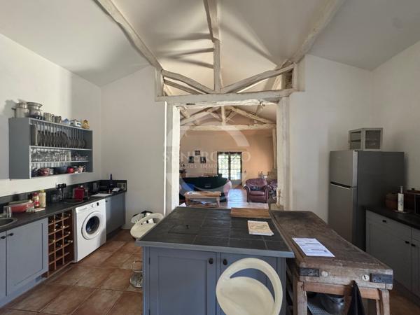 Vélines (24230) Propriété historique avec dépendances - Vélines