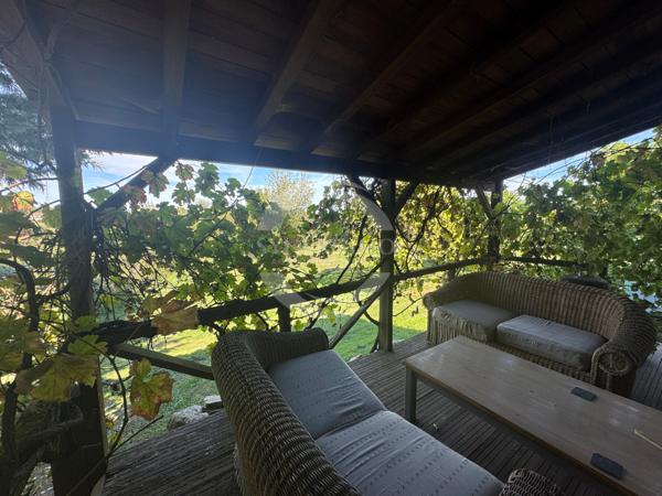 Vélines (24230) Propriété historique avec dépendances - Vélines