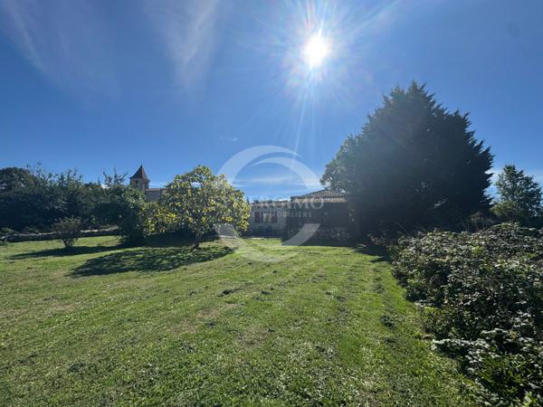 Vélines (24230) Propriété historique avec dépendances - Vélines