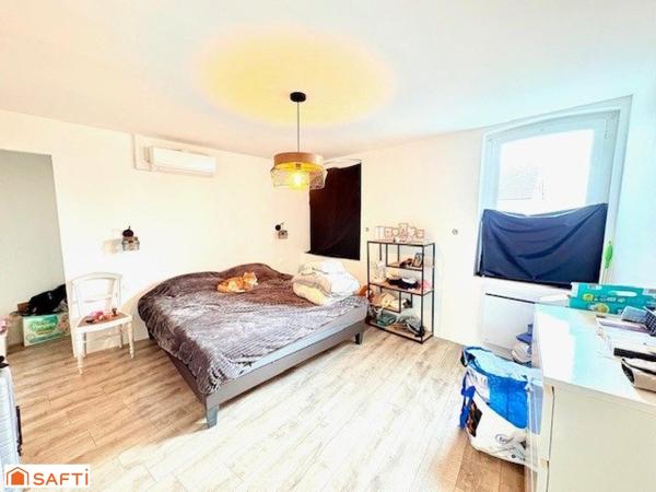 Maison semi-individuelle avec grand terrain – Exposition plein sud – Fort potentiel