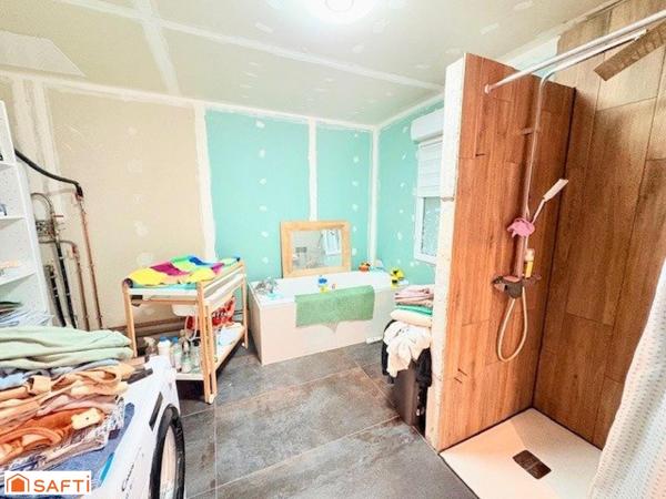 Maison semi-individuelle avec grand terrain – Exposition plein sud – Fort potentiel