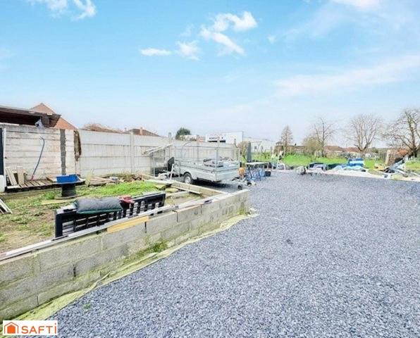 Maison semi-individuelle avec grand terrain – Exposition plein sud – Fort potentiel