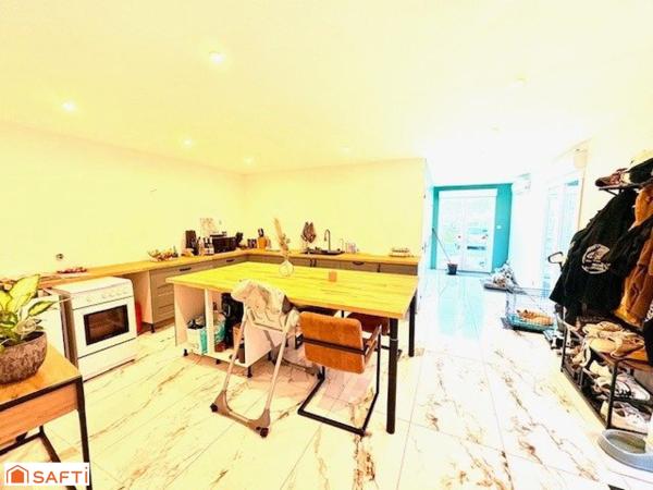 Maison semi-individuelle avec grand terrain – Exposition plein sud – Fort potentiel