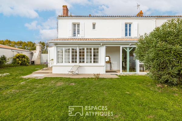 Ancien corps de ferme alliant cachet et élégance