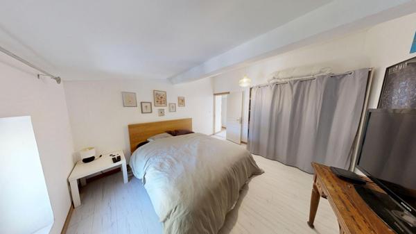Maison de qualité avec 6 chambres, terrasses et cave