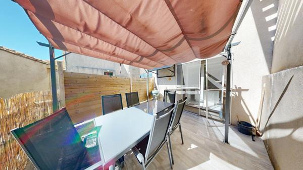 Maison de qualité avec 6 chambres, terrasses et cave