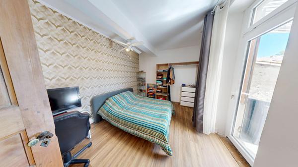 Maison de qualité avec 6 chambres, terrasses et cave