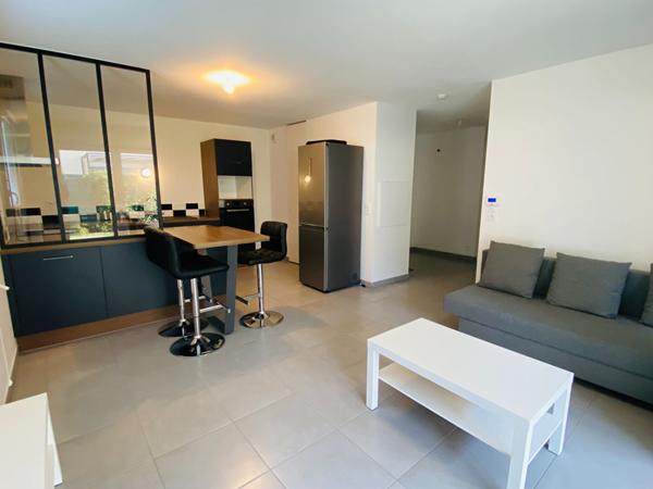 Appartement T3  avec jardinet, cellier et parkings