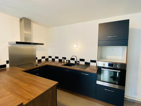 Appartement T3  avec jardinet, cellier et parkings