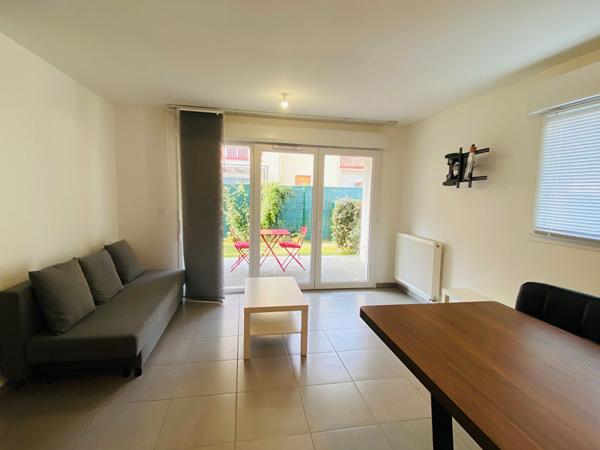 Appartement T3  avec jardinet, cellier et parkings