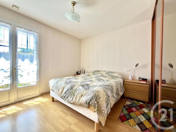 Maison à vendre  4 pièces - 133,96 m 2   LE FENOUILLER  - 85