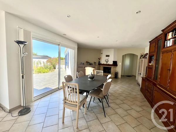Maison à vendre  4 pièces - 133,96 m 2   LE FENOUILLER  - 85
